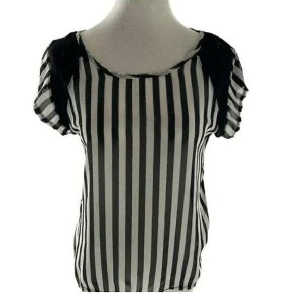 Sheer Women's Lightweight Black and White Striped Summer Shirt Top Size Medium - Picture 1 of 5